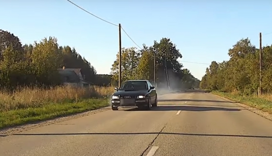 Liepājas policija apstādina auto, kas traucās ar 168 kilometriem stundā