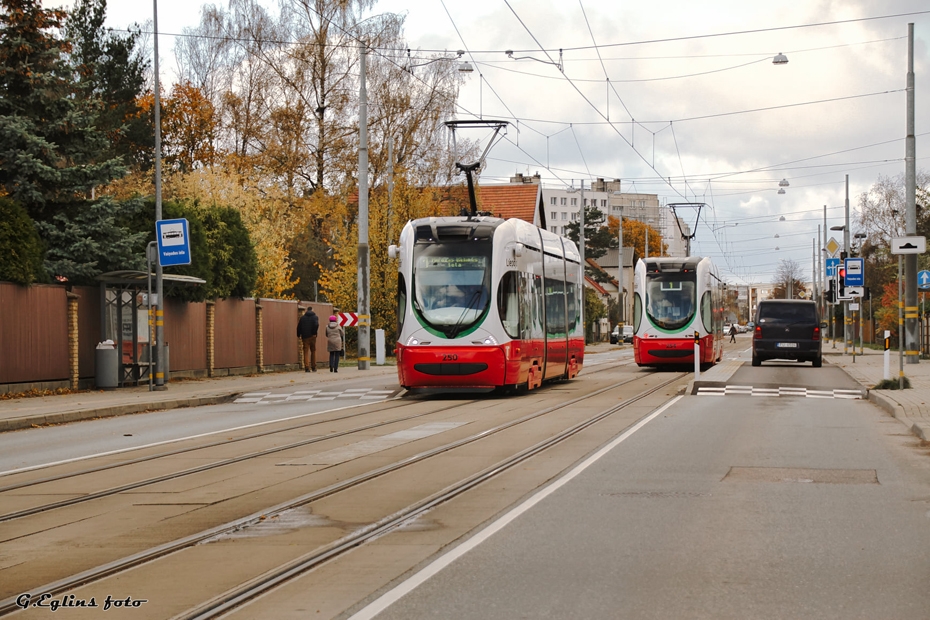Mazāko klašu skolēniem atjaunos braukšanas maksas atvieglojumus