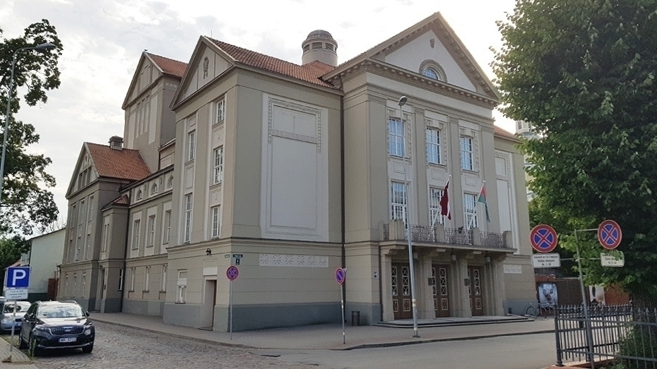 Teātrim atkārtoti nodod bezatlīdzības lietošanā divus dzīvokļus