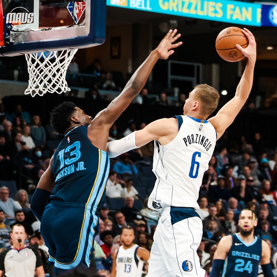 Porziņģis spēlē otro dienu pēc kārtas un gūst 19 punktus "Mavericks" uzvarā
