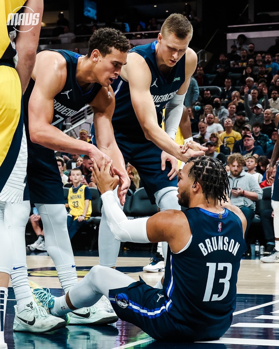 Porziņģim 13 punkti "Mavericks" uzvarā