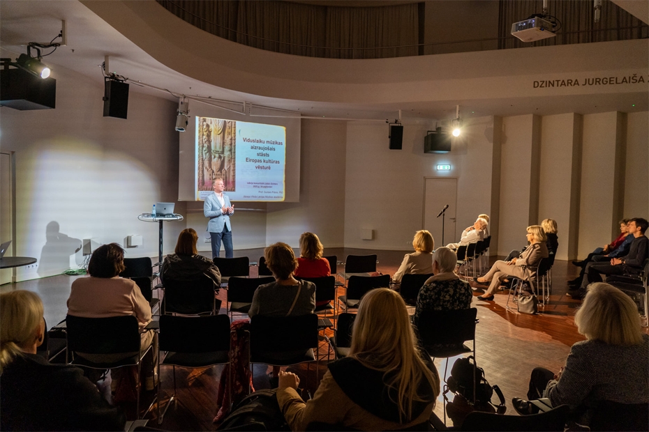 "Dzintara muzikālo sarunu klubā" iepazīstinās ar Bēthovena laikmetu