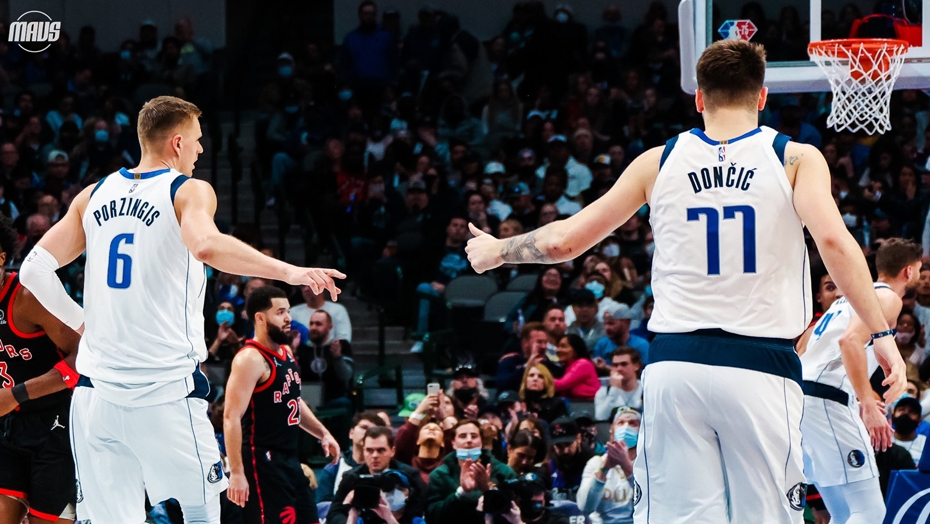 Porziņģim 18 punkti "Mavericks" uzvarā pār "Raptors"