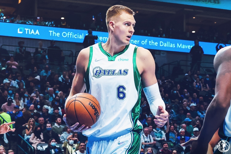 Kristapam Porziņģim 15 punkti uzvarā pār "Grizzlies"