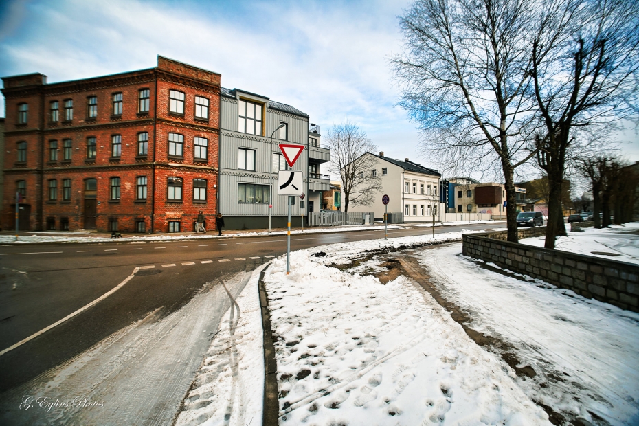 Nedēļas nogalē gaidāms atkusnis, nokrišņi un brāzmains vējš
