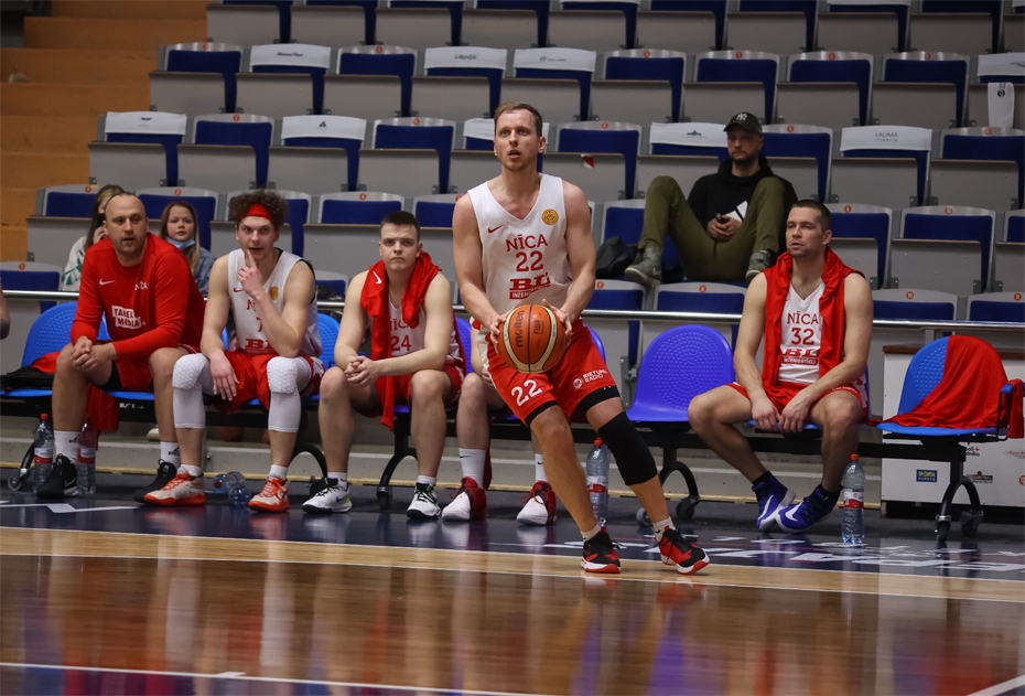 Aizvadītas pirmās pusfināla spēles pilsētas basketbola čempionātā