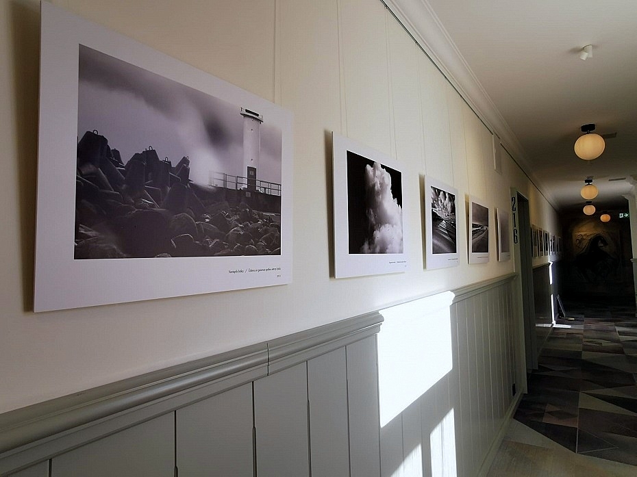 "Art Hotel Roma" skatāma Ingas Ozolas foto izstāde "Jūra izgaismo..." 