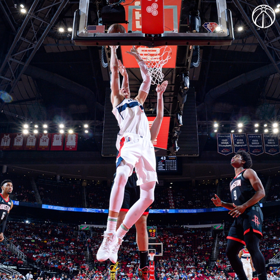  Porziņģim "double-double" "Wizards" zaudējumā