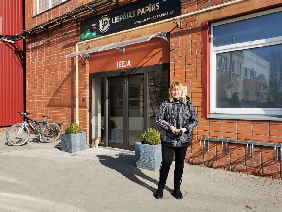 Lsm.lv: "Liepājas papīrā" darbu sāk Irina no Harkivas; daudzi bēgļi psiholoģiski sagrauti