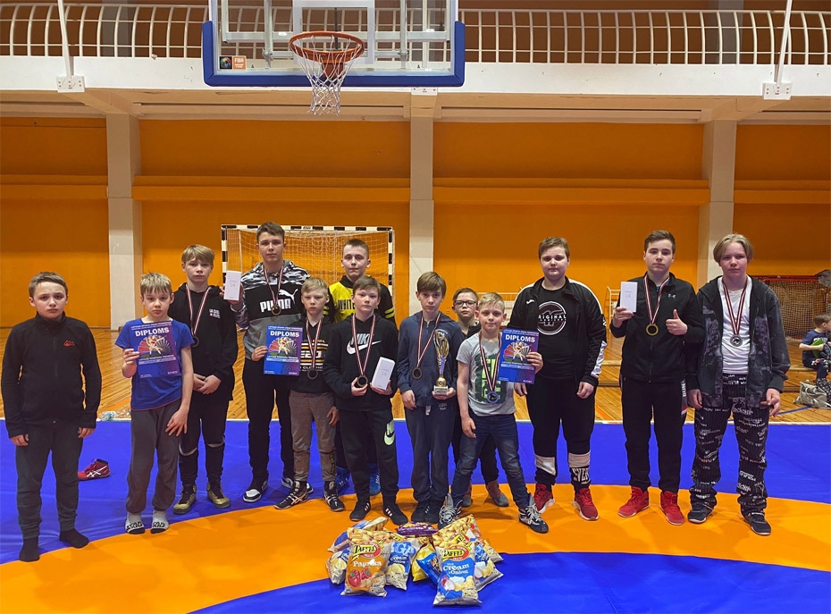 Liepājas U-13 vecuma cīkstoņiem medaļas Latvijas čempionātā
