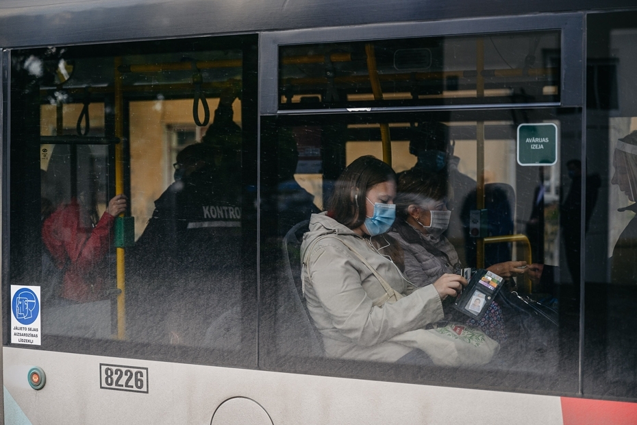  Sejas masku nēsāšanu sabiedriskajā transportā varētu atcelt no 15.maija