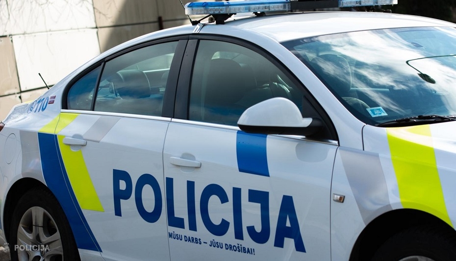 Brauc reibumā, kaujas un izkrīt pa 5.stāva logu