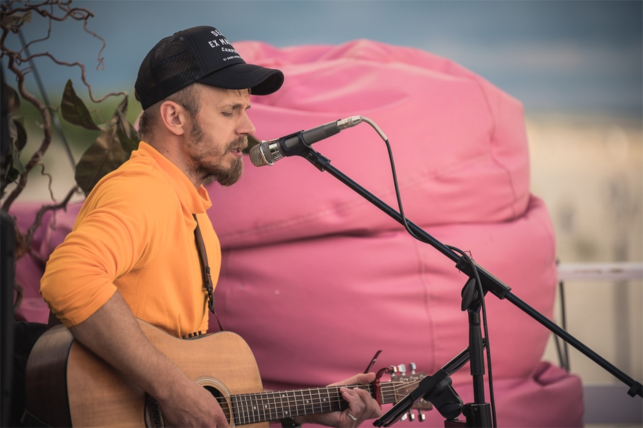 "Red Sun Buffet" piedāvā saulrieta mūziku un dīdžeju "setus"