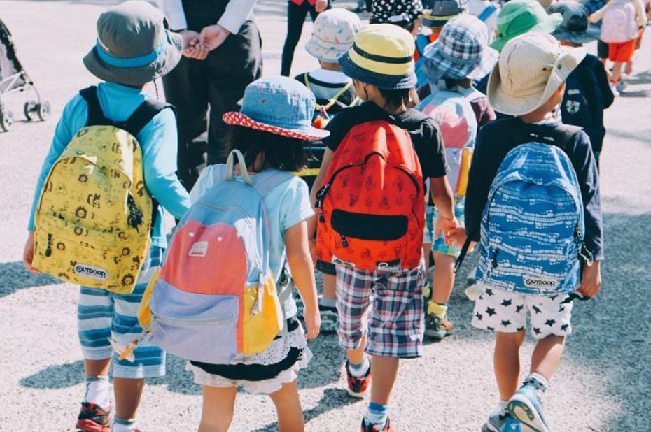 Kā izvēlēties vispiemērotāko skolas somu bērnam?