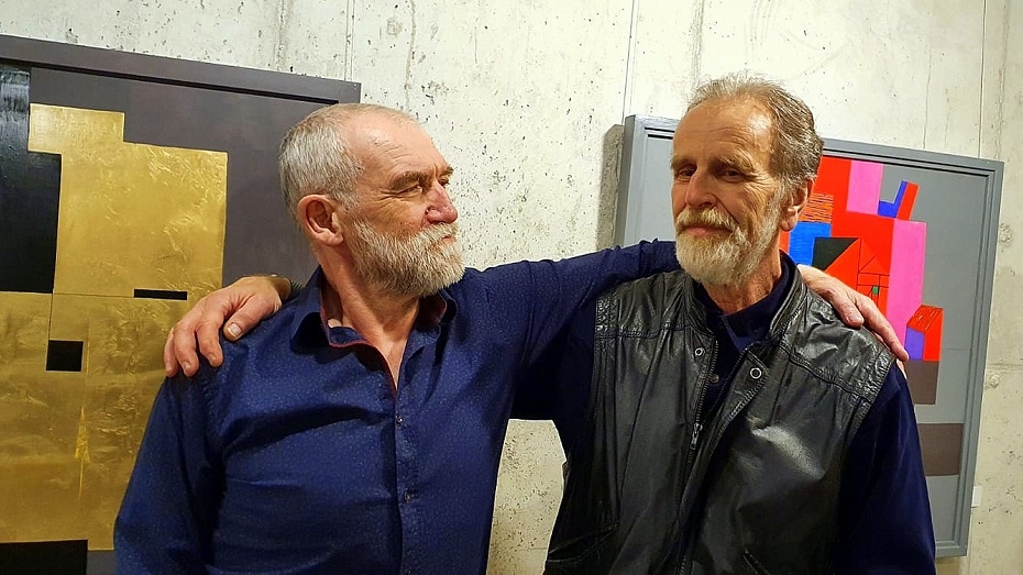 Par jūlija nakts sajūtu gleznās, stikla mākslu un divu personību satikšanos