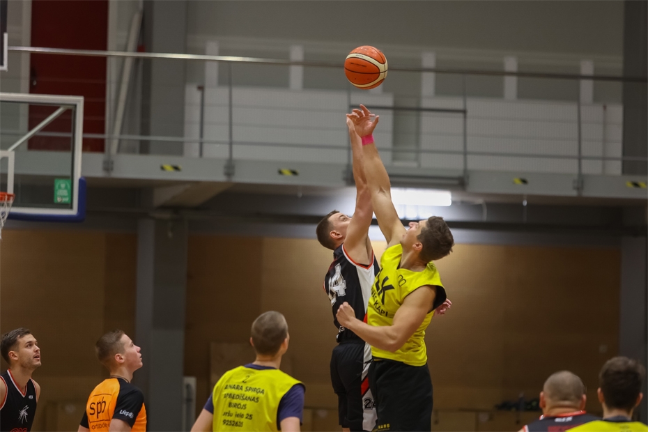 Aizvadītas pirmās spēles pilsētas basketbola čempionātā