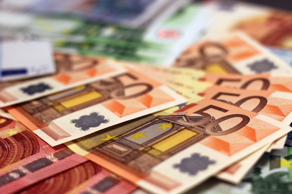 Minimālo algu no nākamā gada palielina līdz 620 eiro