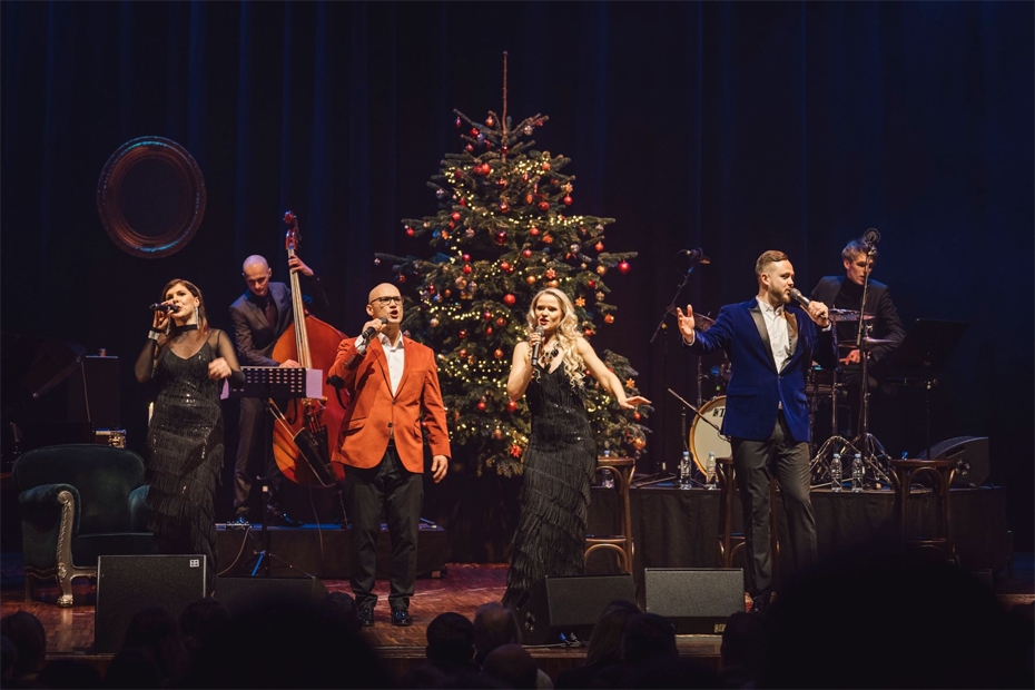 Klausītāji rod svētku noskaņu Ziemassvētku džeza zelta repertuārā