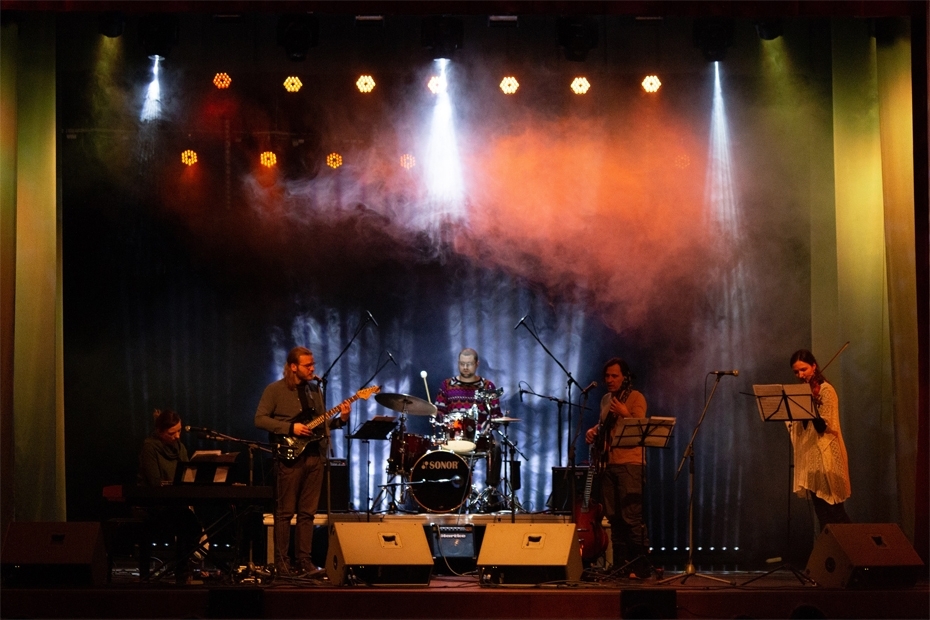 Kultūras namā "Wiktorija" paredzētais grupas "Juuk" koncerts pārcelts uz janvāri