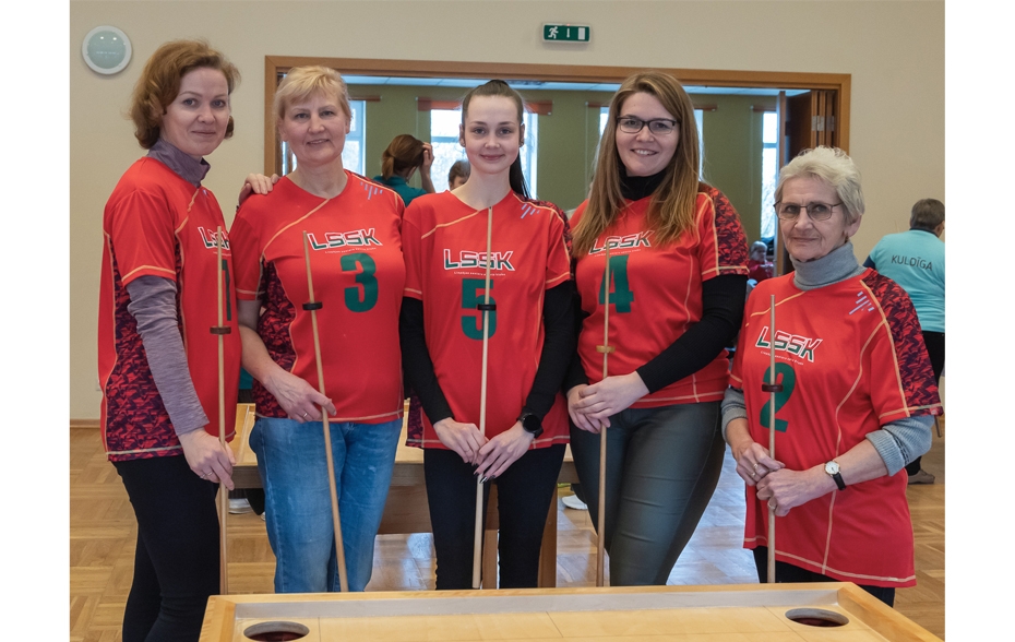 Liepājas dāmu novusa komanda izcīna trešo vietu Latvijas čempionātā