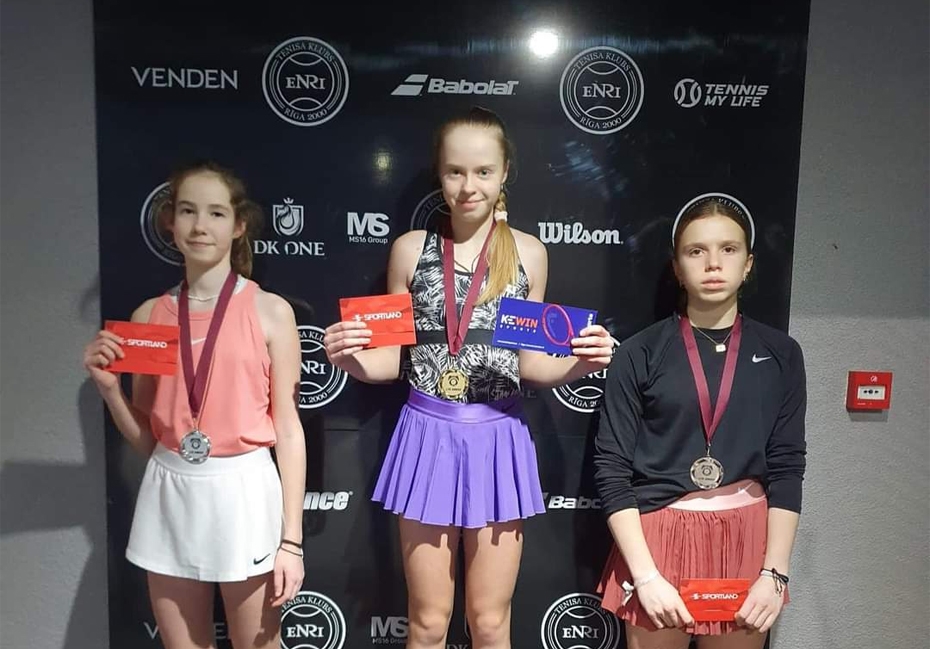Liepājas jaunā tenisiste Anna Azarova atved bronzu no Rīgas