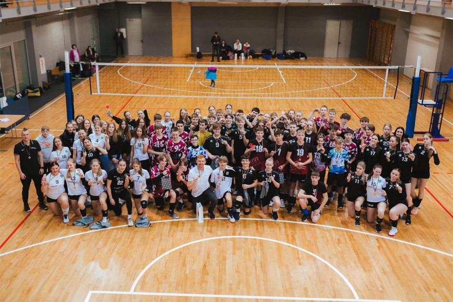 Pēc divu gadu pārtraukuma norisinājās sacensības volejbolā