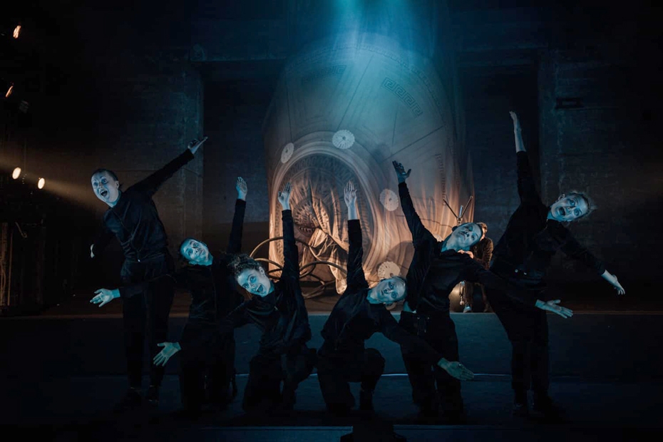 Kroders.lv: Liepājas teātra izrādes "Grieķi" recenzija