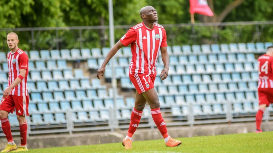 Viens no "Liepājas" vadošajiem futbolistiem Mankendā pāriet uz "Riga" 