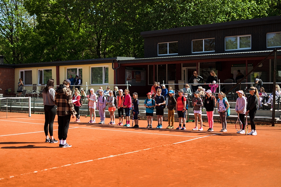 Tenisa sporta skola izsludina jauno audzēkņu uzņemšanu
