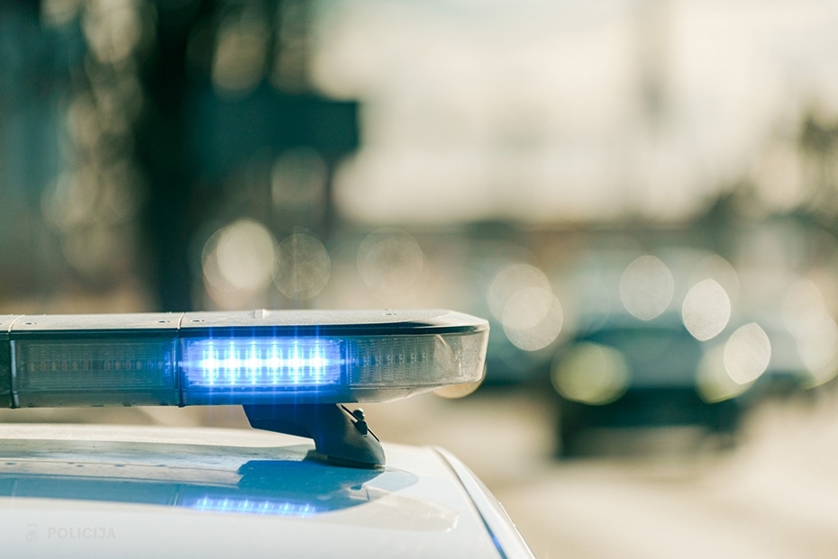 "Lexus" vadītāja brauc bez tiesībām, izraisa sadursmi un pamet notikuma vietu