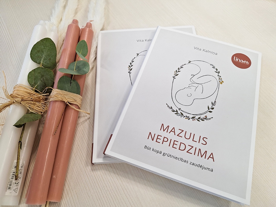 Slimnīca ziedojumā saņem vērtīgas grāmatas