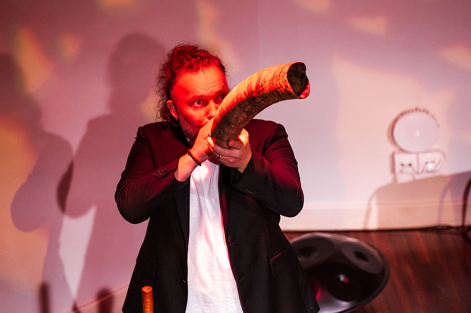 Koncertsērijā "Personīgi" klausītāji piedzīvo baltu etnomūzikas meditāciju