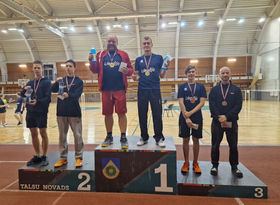 No Talsiem ar medaļām atgriežas Liepājas badmintonisti