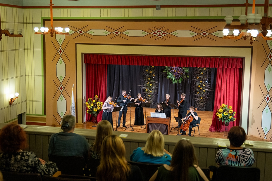 Rundāles pilī uzstāsies Liepājas Simfoniskā orķestra stīgu instrumentu ansamblis