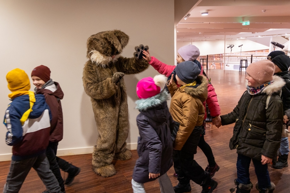 Liepājas Simfoniskais orķestris kopā ar bērniem piedzīvo krāsainu karnevālu