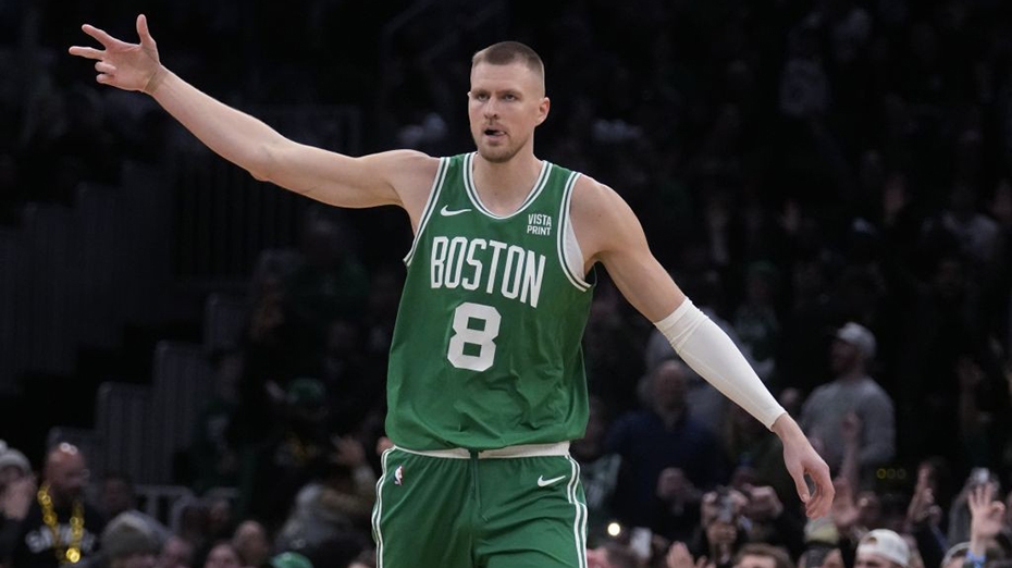 Porziņģis ar 31 gūtu punktu rezultatīvākais "Celtics" uzvarā NBA mačā