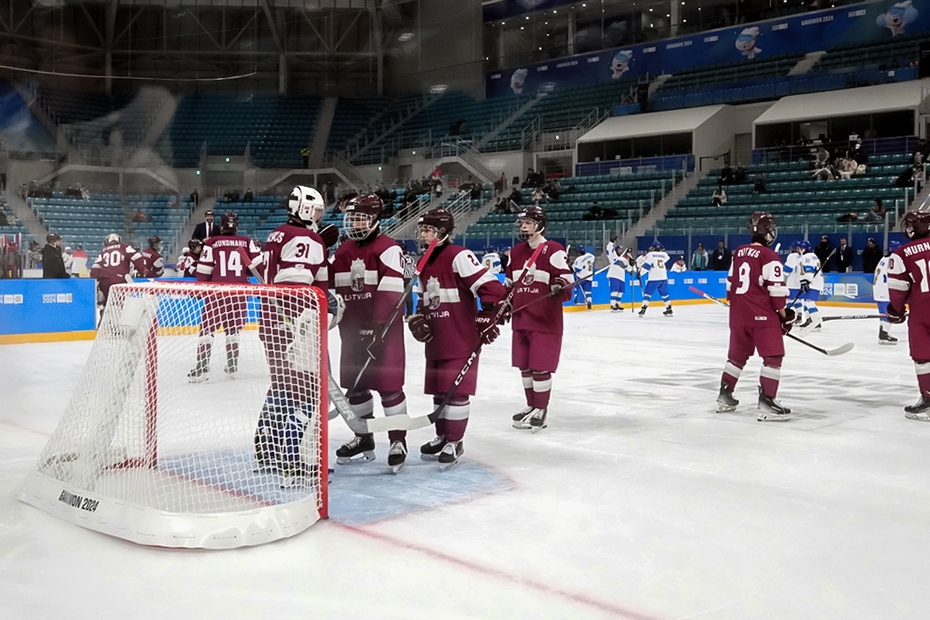 Latvijas U16 hokeja izlase ar liepājnieku sastāvā izcīna pirmo vietu pārbaudes turnīrā Šveicē