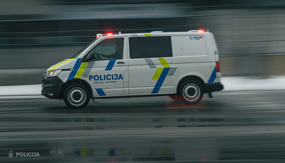 Brīvības ielā saduras trīs automašīnas, pasažieri gūst traumas