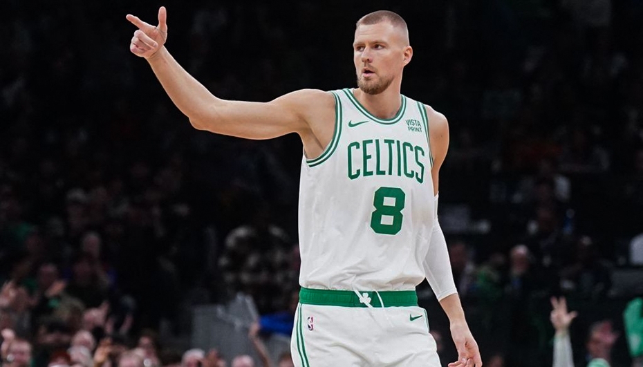 Porziņģis atgriežas ar 20 punktiem "Celtics" uzvarā pār "Pistons"