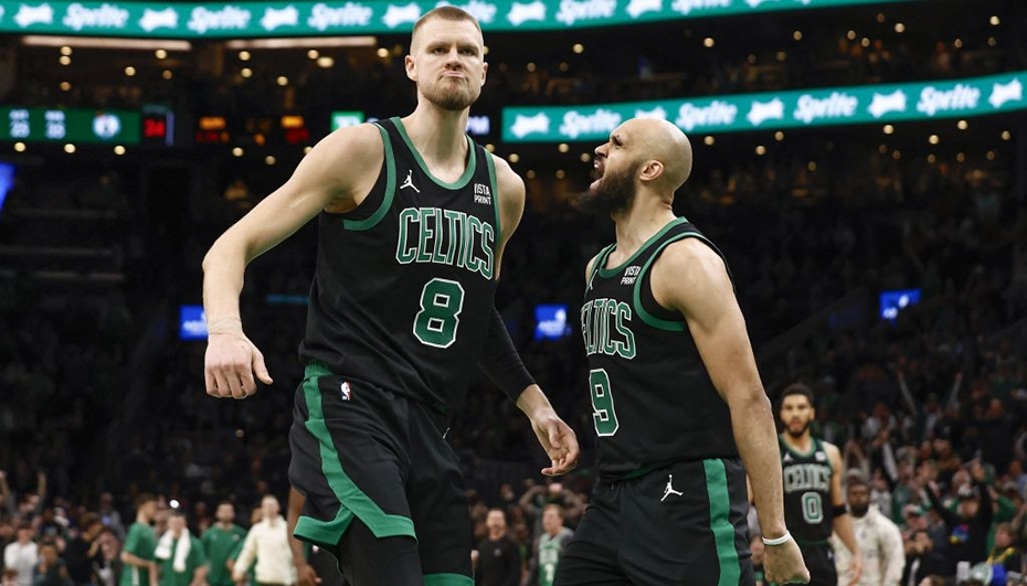 Porziņģis gūst 17 punktus "Celtics" uzvarā pār "Bucks" basketbolistiem