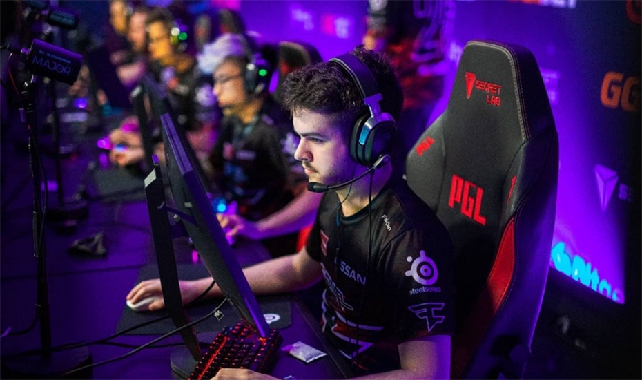 Liepājnieka Helvija "broky" Saukanta starts e-sporta sacensību finālā tuvojas