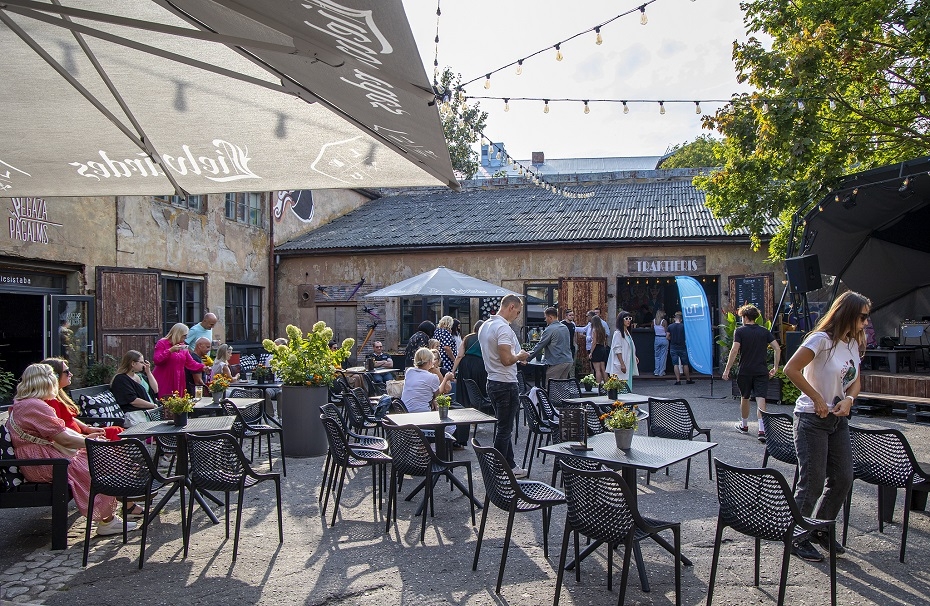  Pulcējot uzņēmējus, "Turība" atklāj vēstniecību Liepājā