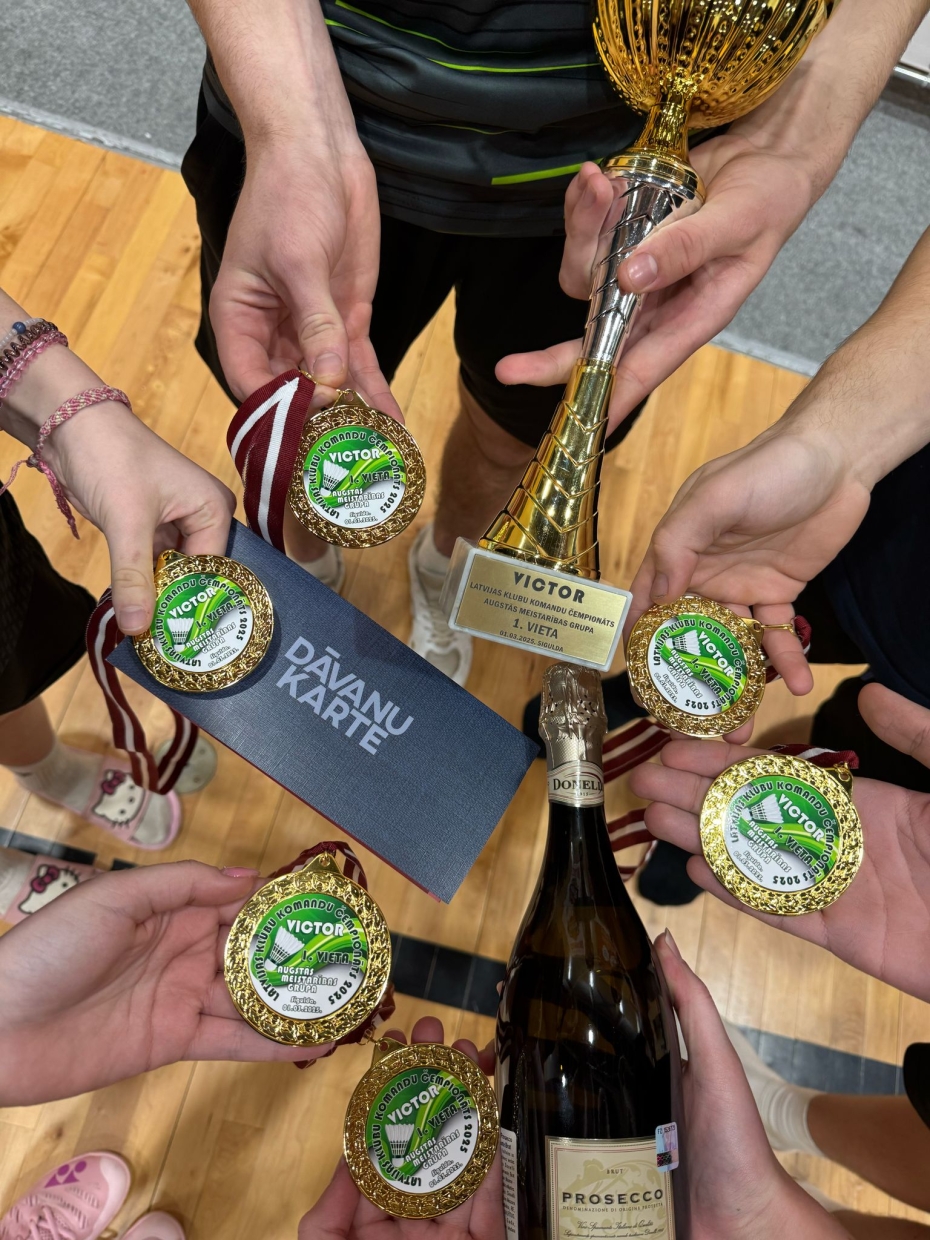 Badmintonistiem godalgas NBS un komandu čempionātos