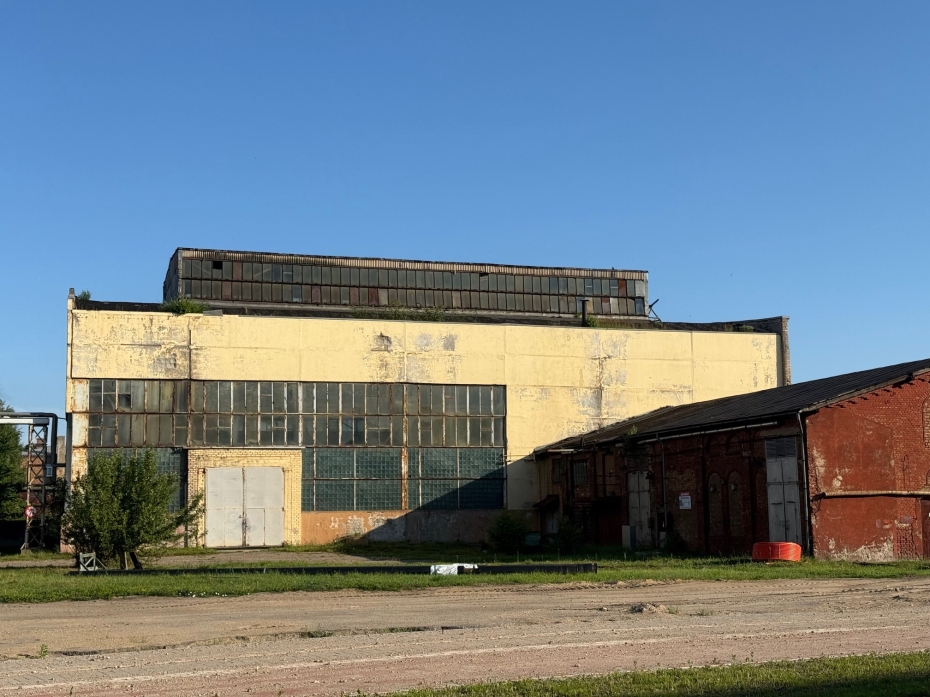 Izsludināta pirmā izsole par industriālās ēkas atsavināšanu Liepājas Industriālajā parkā