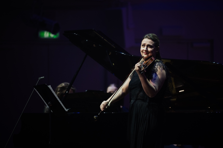 Liepājas Simfoniskais orķestris un Elīna Bukša tiksies Britena Vijolkoncertā 