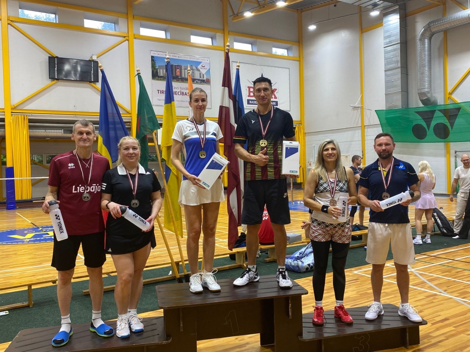  Liepājas badmintonisti sezonu Valkā noslēdz ar sudrabu