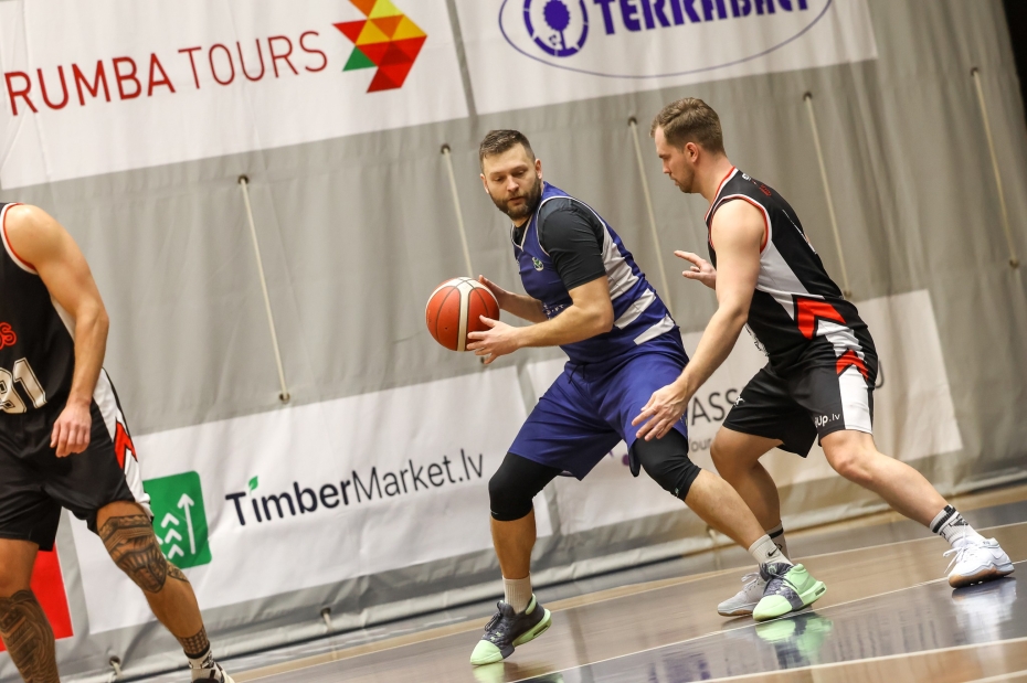 “Nīca/BLi” un BK “ODS” izcīna uzvaras spraigās cīņās Liepājas čempionātā