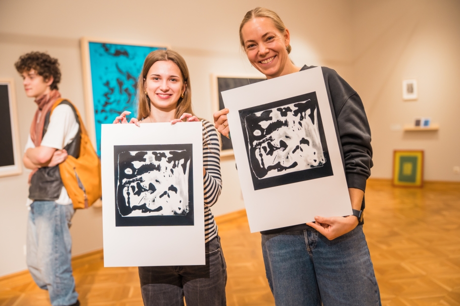 Liepājas muzejā norisinājās mākslinieka Jāņa Murovska sietspiedes meistarklase