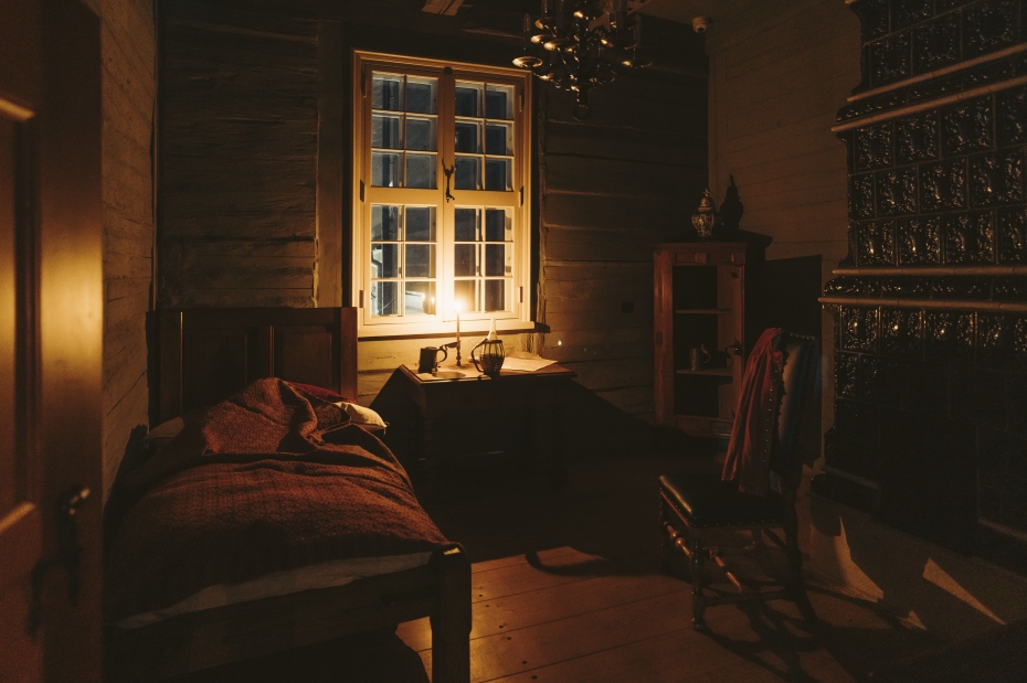 Liepājas interjera muzejs aicina uz ekskursiju un mielastu sveču gaismā