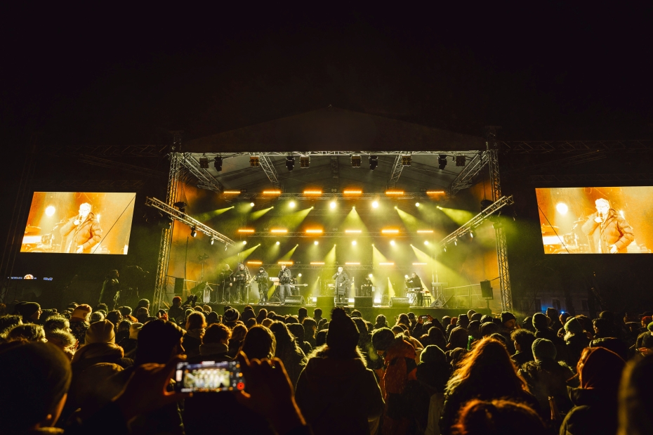 Zvaigžņota Jaunā gada sagaidīšana Rožu laukumā